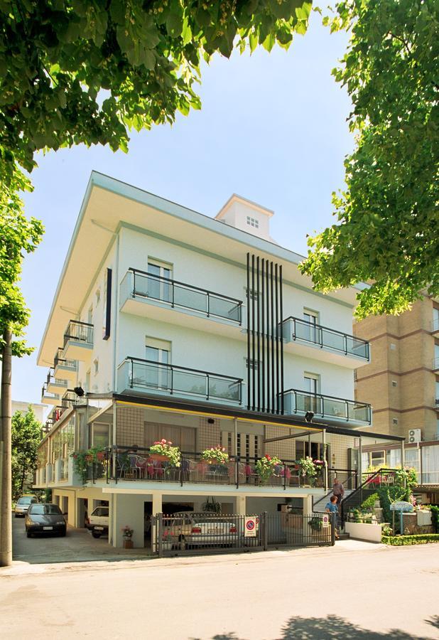 Hotel Latini Rimini Buitenkant foto
