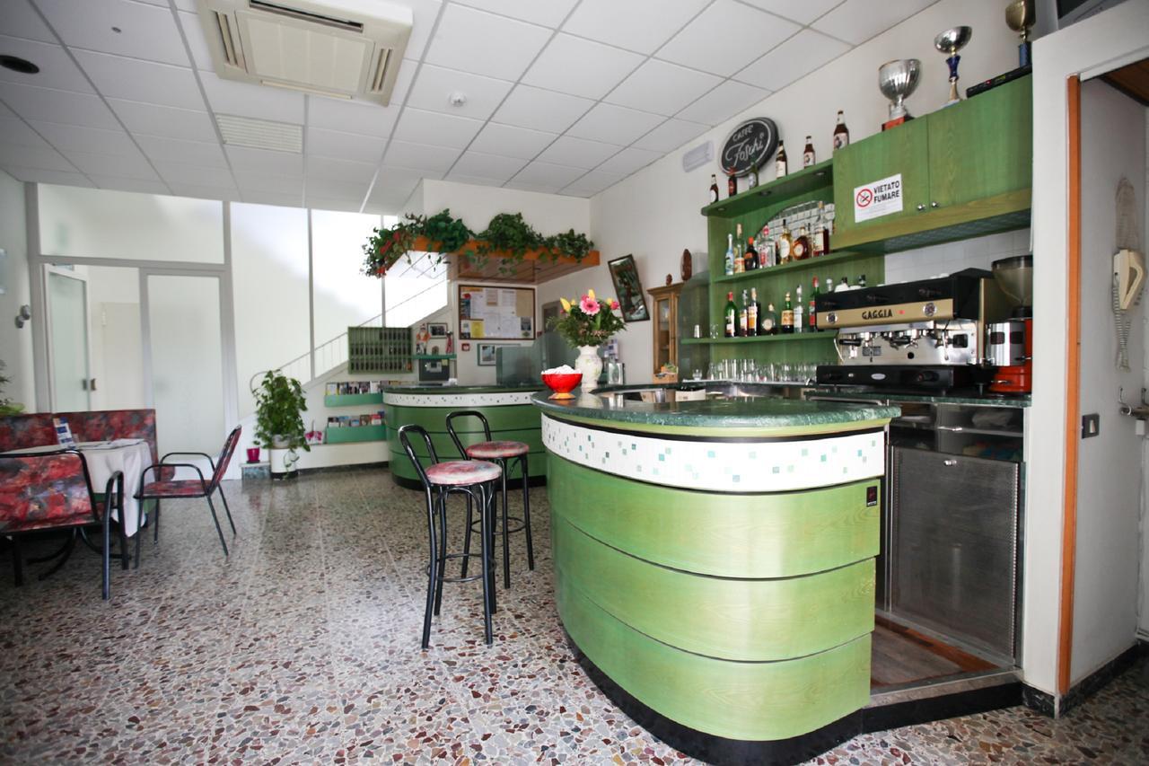 Hotel Latini Rimini Buitenkant foto